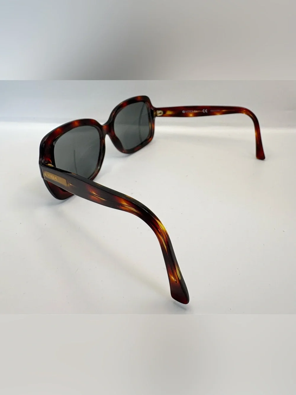 Vogue listing pair